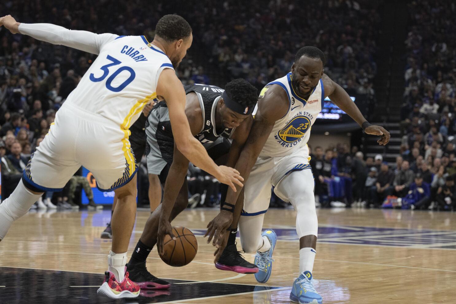 Warriors beat resting Kings 119 97 to close in on playoffs AP News